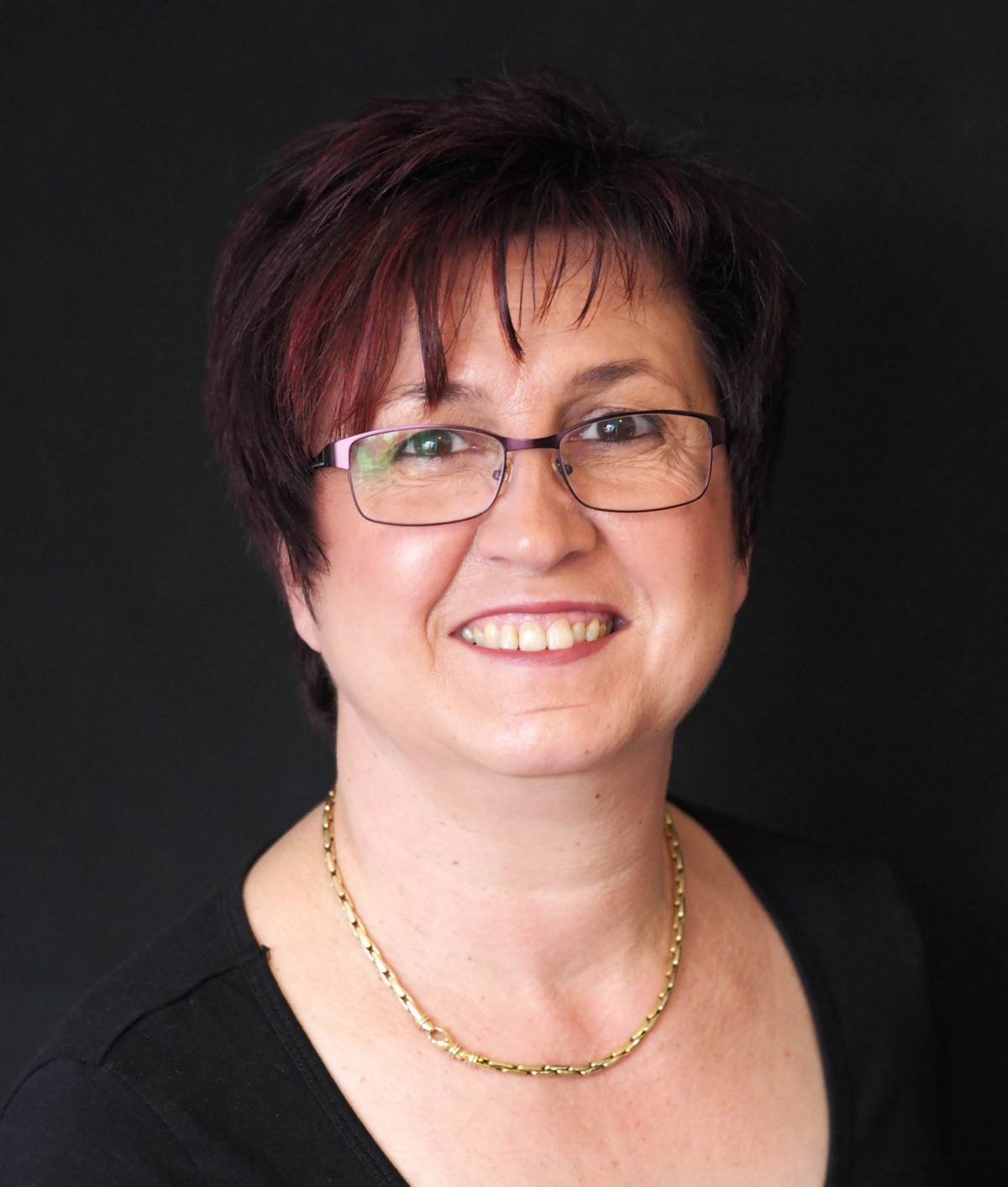 NICOLA KÖNIG Carmen´s creHAARtiv Studio